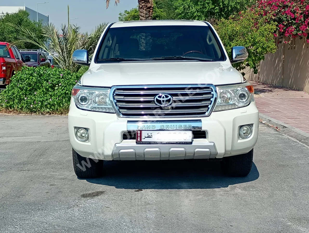 تويوتا لاند كروزر جي اكس ار 2015 اوتوماتيك 350,000 كم 8 سلندر دفع رباعي اس يو في أبيض