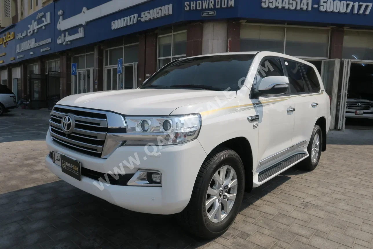 تويوتا  لاند كروزر  في اكس ار  2021  اوتوماتيك  109,000 كم  8 سلندر  دفع رباعي  اس يو في  أبيض