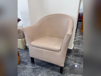 الأرائك والكنب والكراسي كرسي بذراعين - جلدية الماتش - اللون البيج