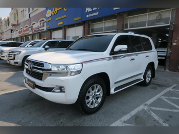 تويوتا  لاند كروزر  جي اكس ار  2018  اوتوماتيك  273,000 كم  8 سلندر  دفع رباعي  اس يو في  أبيض