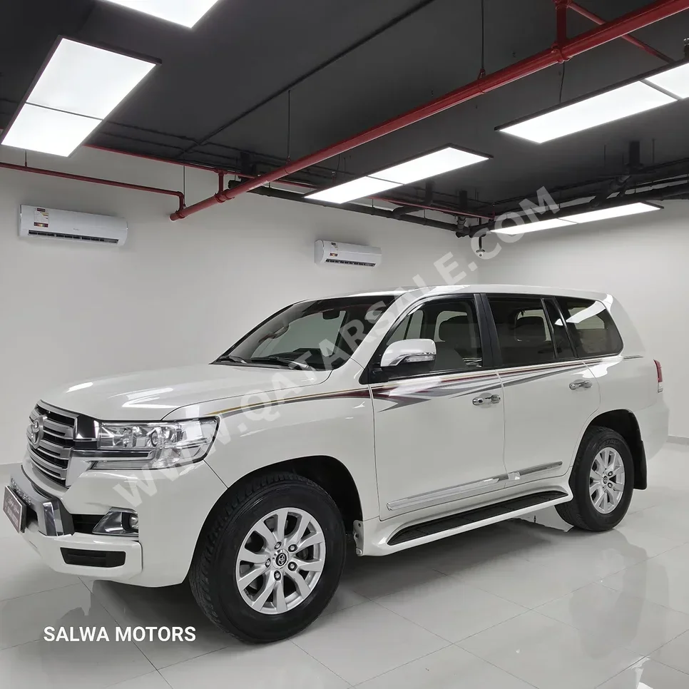 Toyota  Land Cruiser  GXR  2018  Automatic  222,000 Km  8 Cylinder  Four Wheel Drive (4WD)  SUV  White
