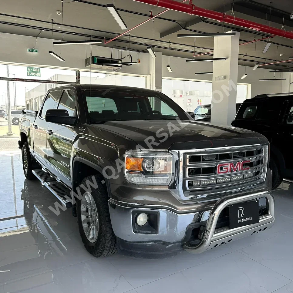 GMC Sierra 1500 2015 Automatic 170,000 Km 8 Cylinder Four Wheel Drive (4WD) Pick Up Gray