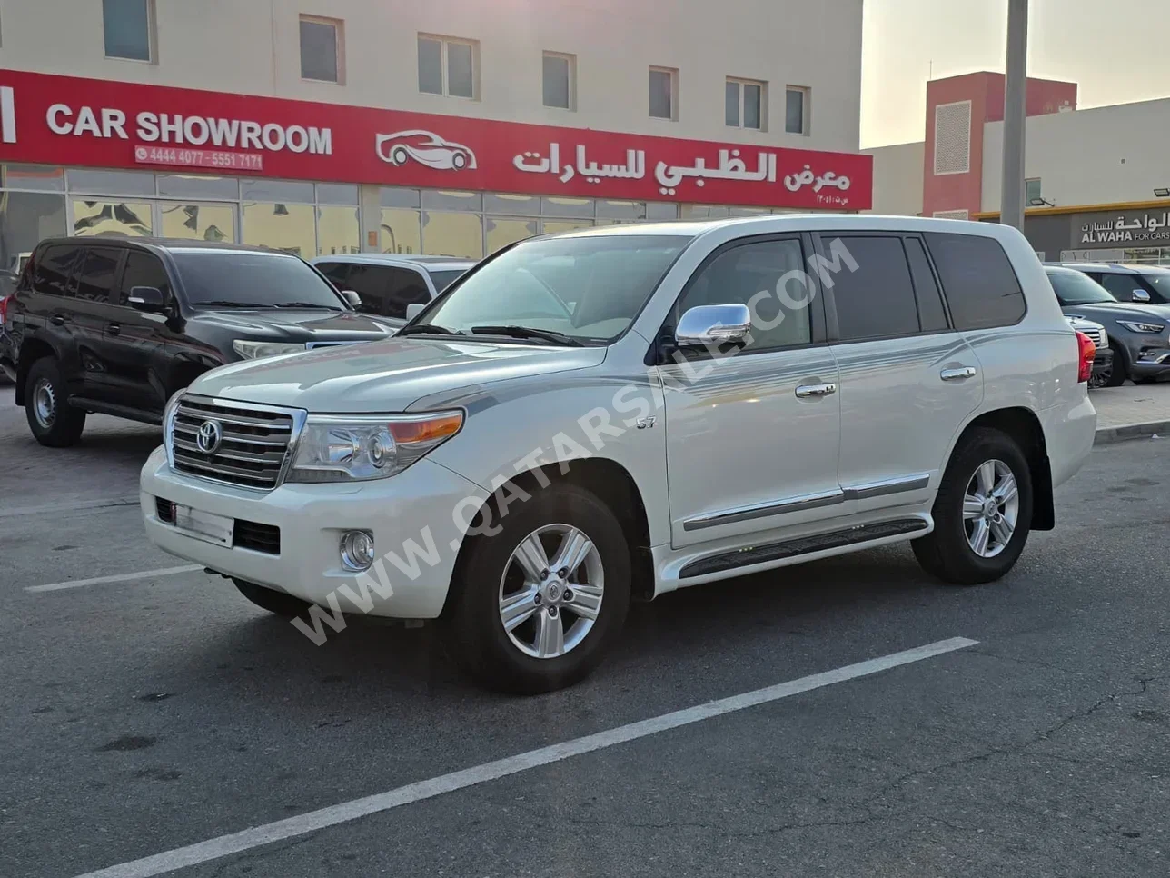 Toyota Land Cruiser VXR 2015 Automatic 330,000 Km 8 Cylinder Four Wheel Drive (4WD) SUV White