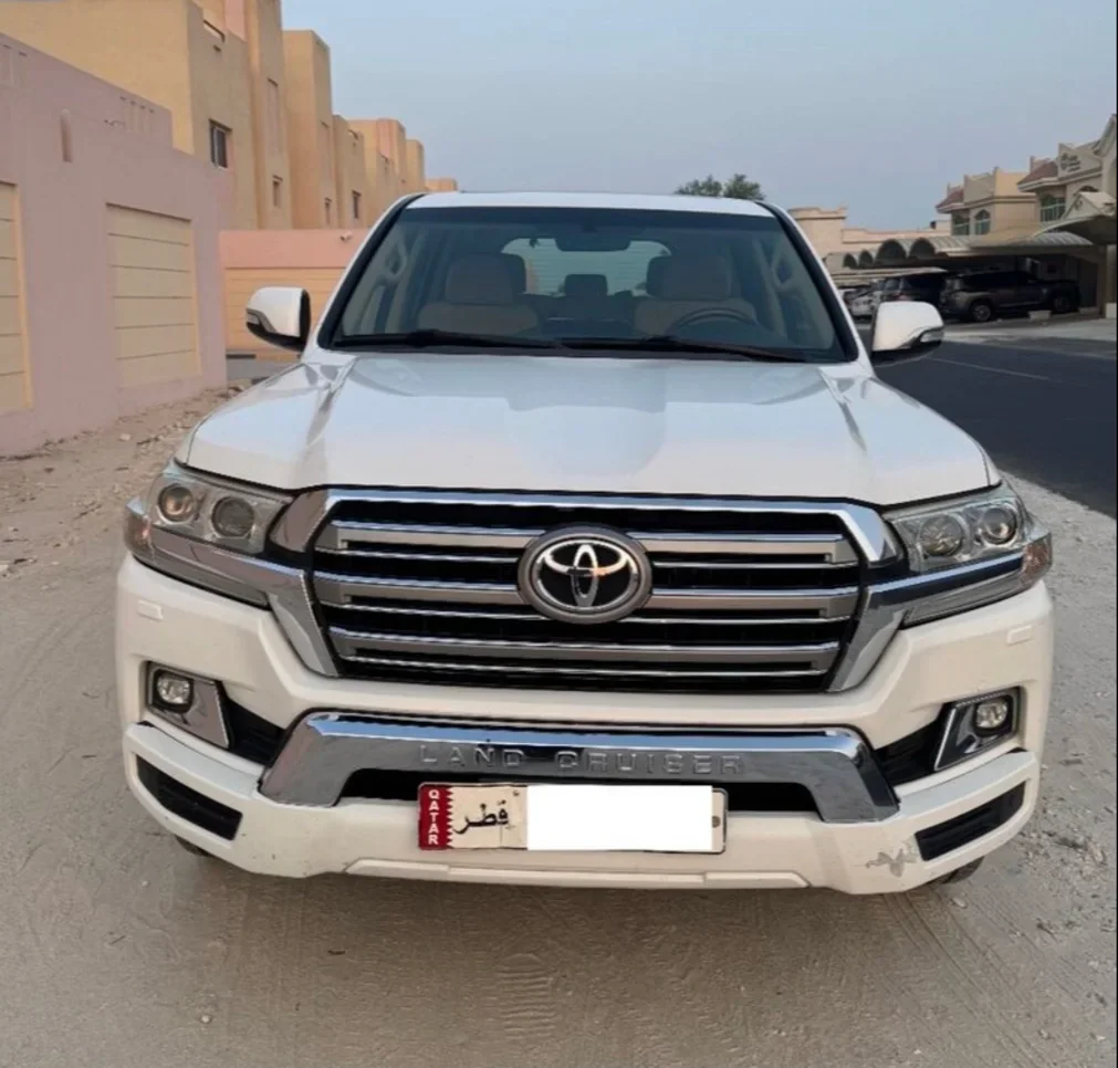 Toyota  Land Cruiser  GXR  2017  Automatic  208,845 Km  8 Cylinder  Four Wheel Drive (4WD)  SUV  White