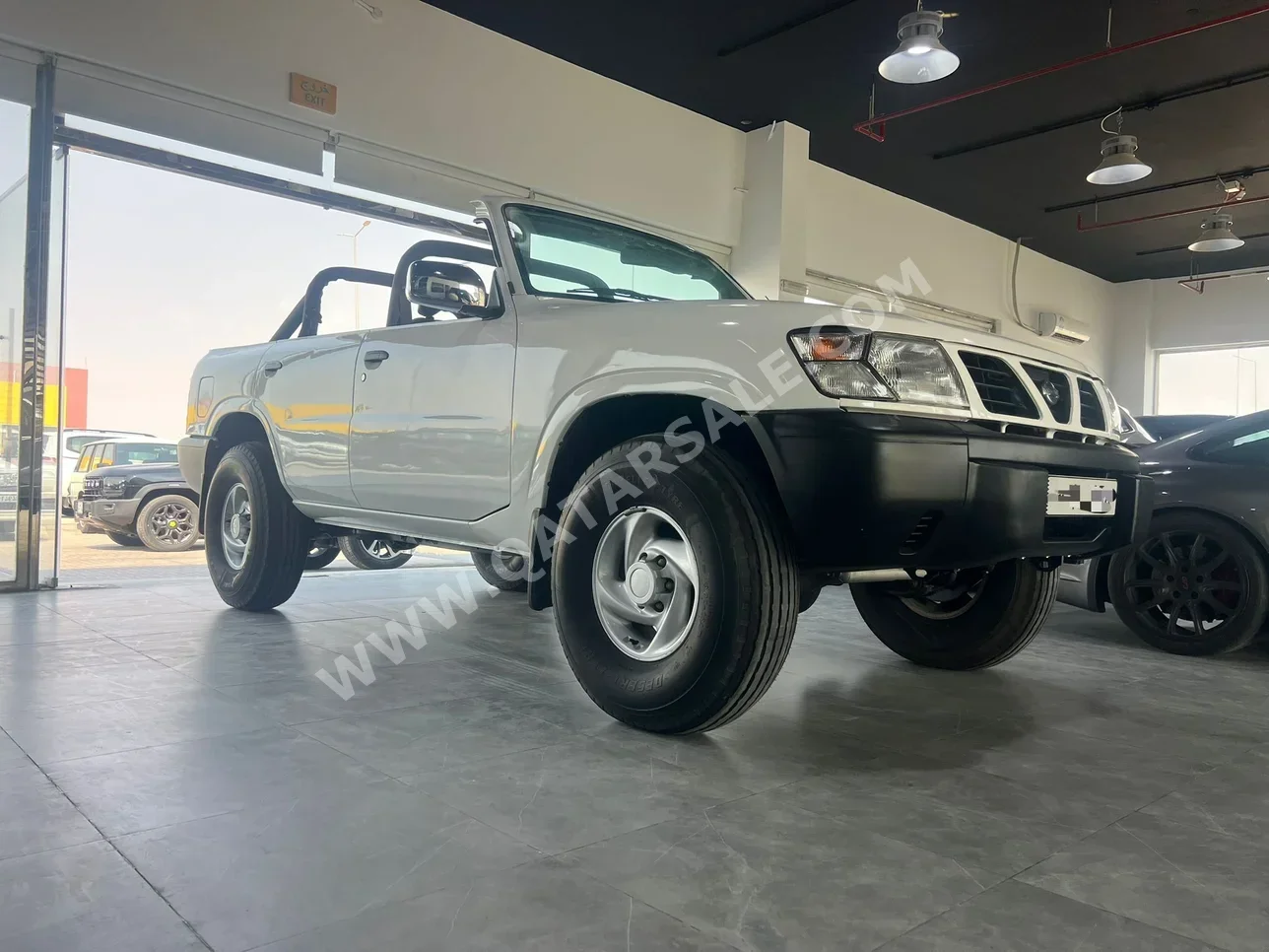 نيسان باترول جي ال 1998 عادي 97,000 كم 6 سلندر دفع رباعي بيكب أبيض