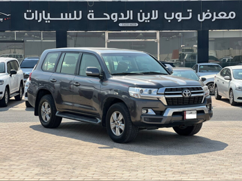 تويوتا  لاند كروزر  جي اكس ار  2021  اوتوماتيك  162,000 كم  6 سلندر  دفع رباعي  اس يو في  رمادي