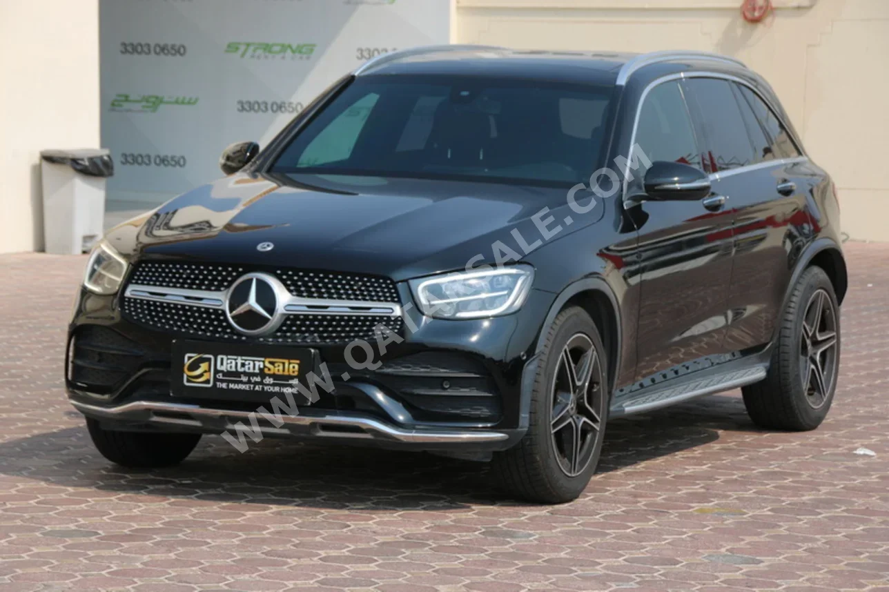 مرسيدس - بنز  جي ال سي  300  2021  اوتوماتيك  20,000 كم  4 سلندر  دفع رباعي  اس يو في  أسود  تحت الضمان