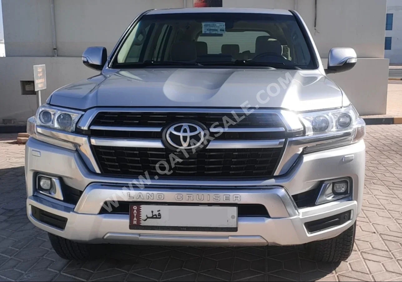 Toyota  Land Cruiser  GXR  2019  Automatic  235,000 Km  8 Cylinder  Four Wheel Drive (4WD)  SUV  Silver