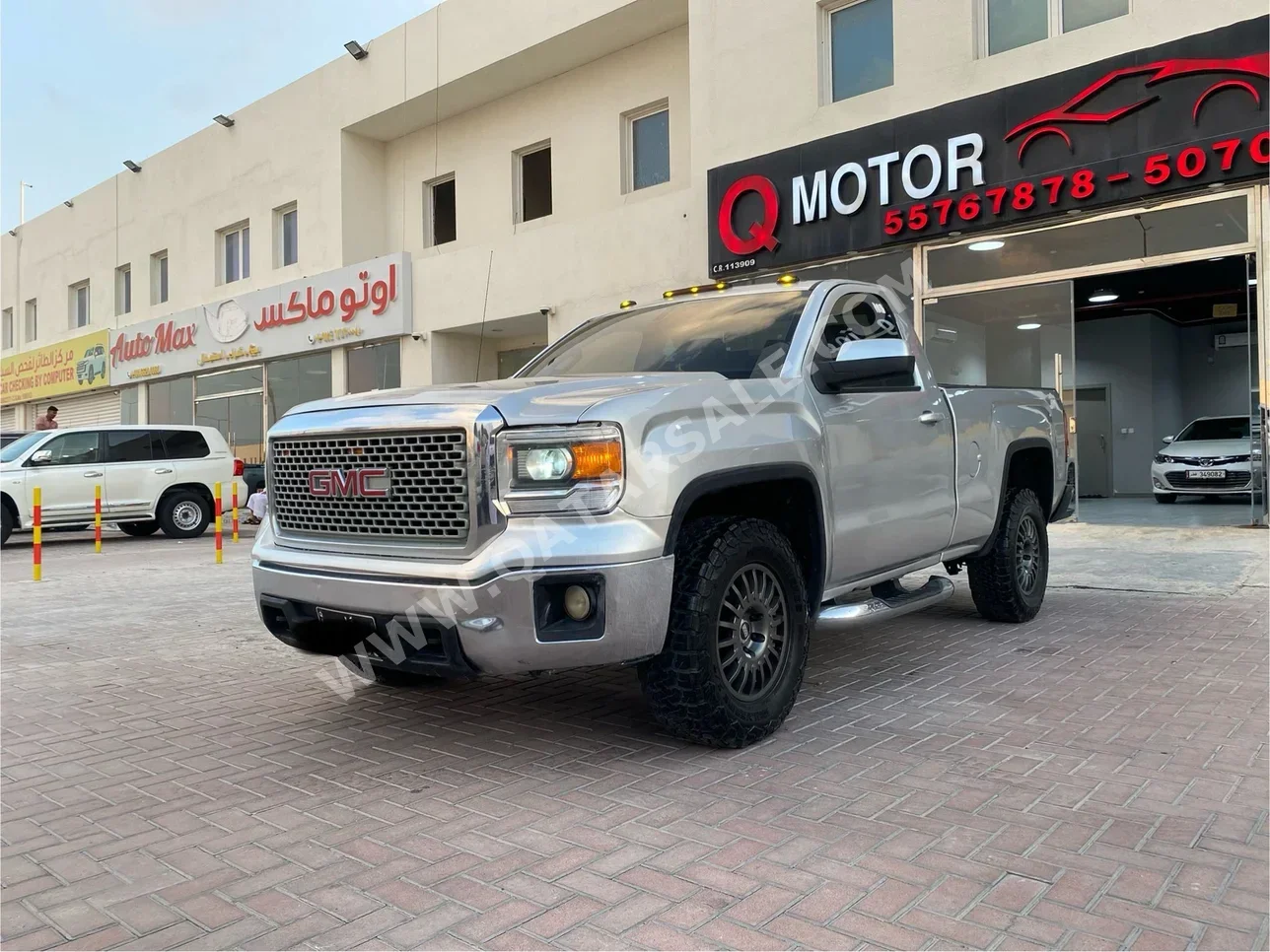 GMC  Sierra  2015  Automatic  160,000 Km  8 Cylinder  Four Wheel Drive (4WD)  Pick Up  Silver