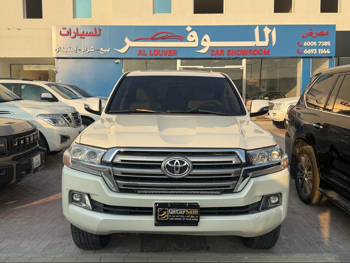 Toyota  Land Cruiser  VXR  2016  Automatic  358,000 Km  8 Cylinder  Four Wheel Drive (4WD)  SUV  White
