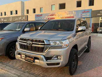 تويوتا  لاند كروزر  جي اكس ار  2020  اوتوماتيك  115,000 كم  8 سلندر  دفع رباعي  اس يو في  فضي