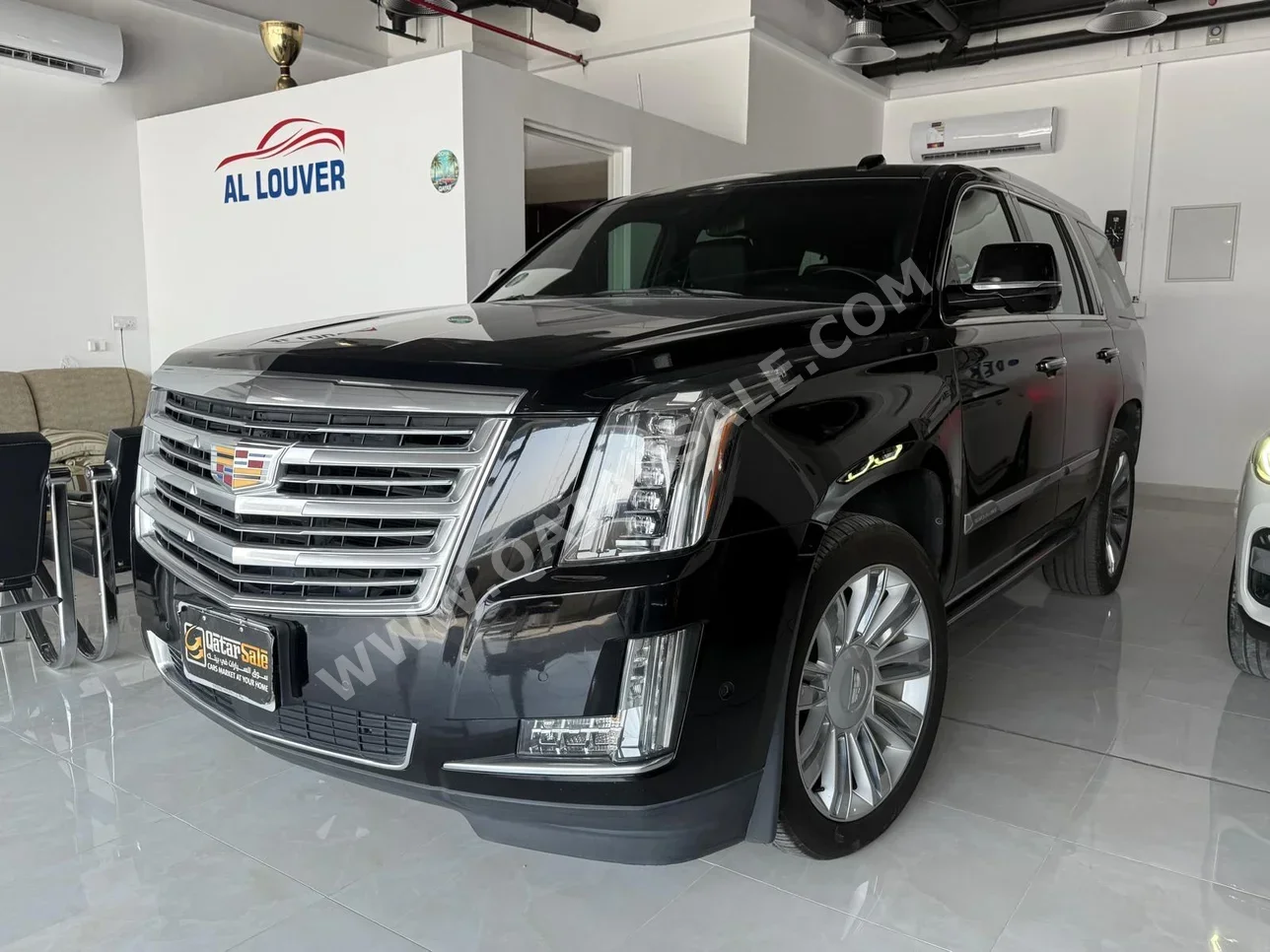 كاديلاك  اسكيليد  2019  اوتوماتيك  178,000 كم  8 سلندر  دفع رباعي  اس يو في  أسود