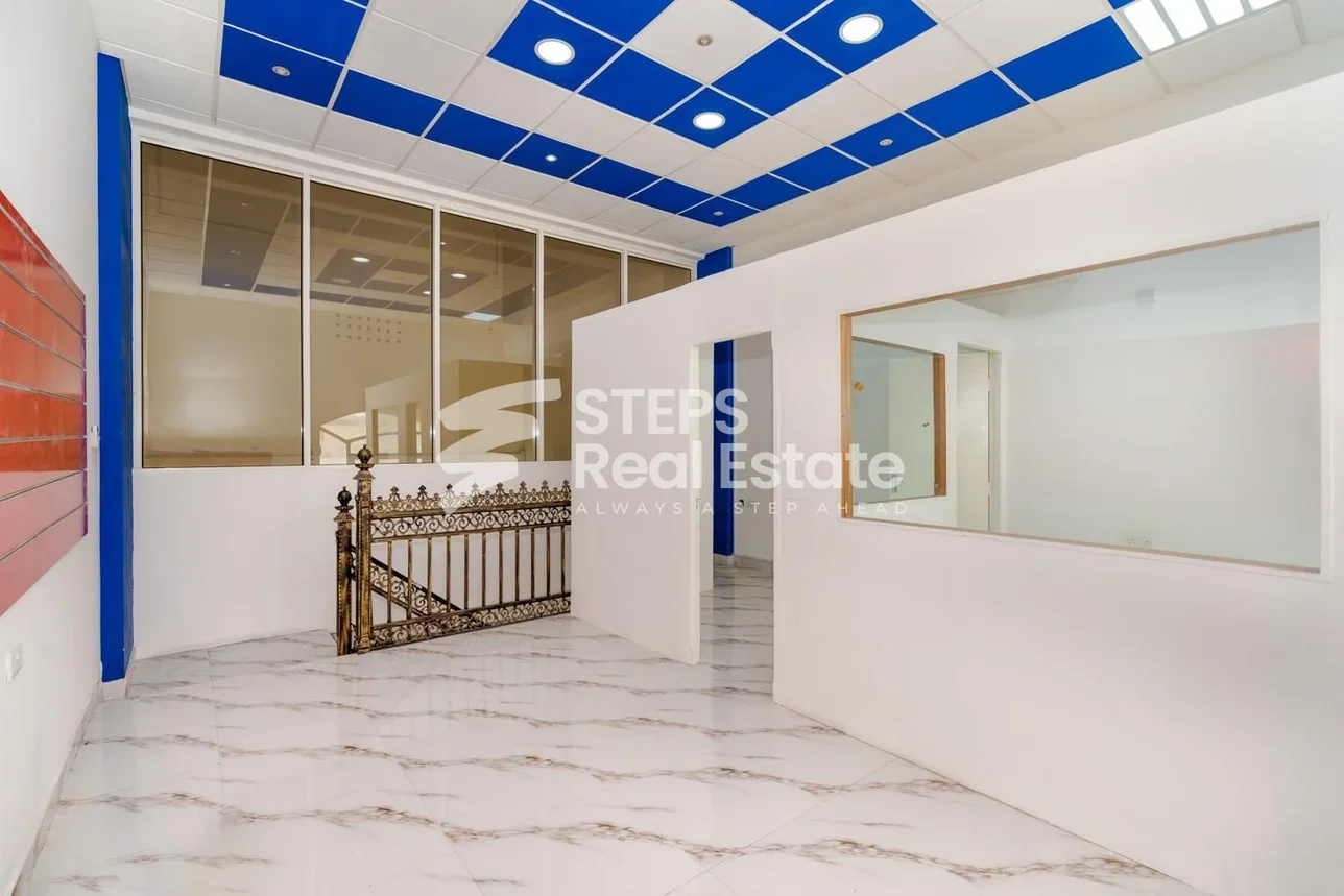 Commercial Shops - Not Furnished  - Doha  For Rent  - Mushaireb