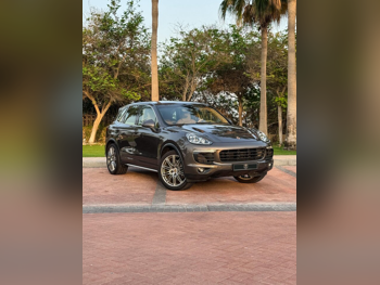 Porsche  Cayenne  S  2015  Automatic  82,000 Km  8 Cylinder  Four Wheel Drive (4WD)  SUV  Bronze