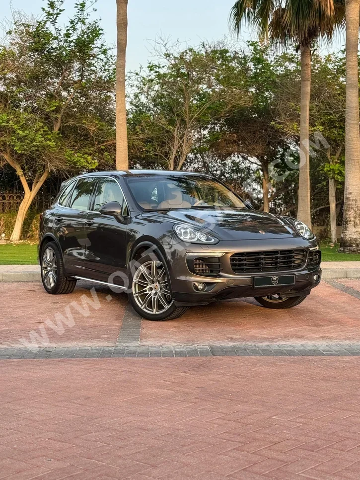 بورش  كيان  اس  2015  اوتوماتيك  82,000 كم  8 سلندر  دفع رباعي  اس يو في  برونزي