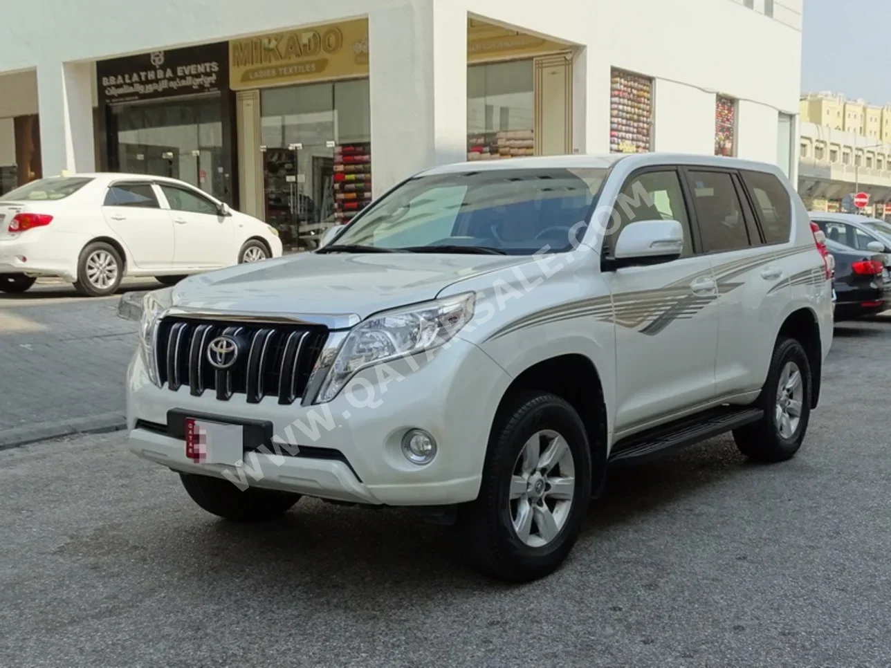 تويوتا برادو تي اكس ال 2015 اوتوماتيك 185,000 كم 4 سلندر دفع رباعي اس يو في أبيض و أسود