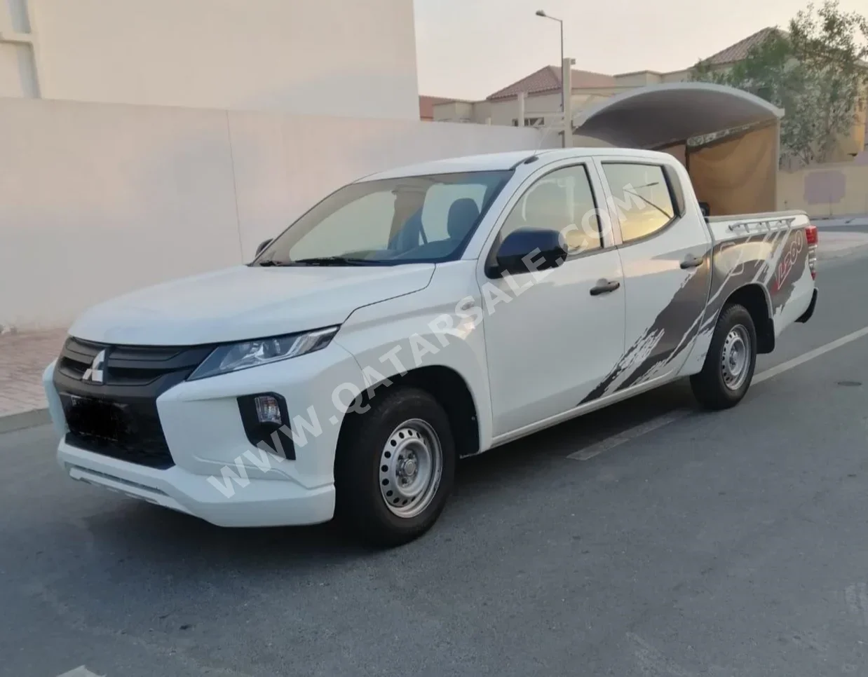 ميتسوبيشي  ال 200  2020  عادي  169,000 كم  4 سلندر  دفع خلفي  بيكب  أبيض