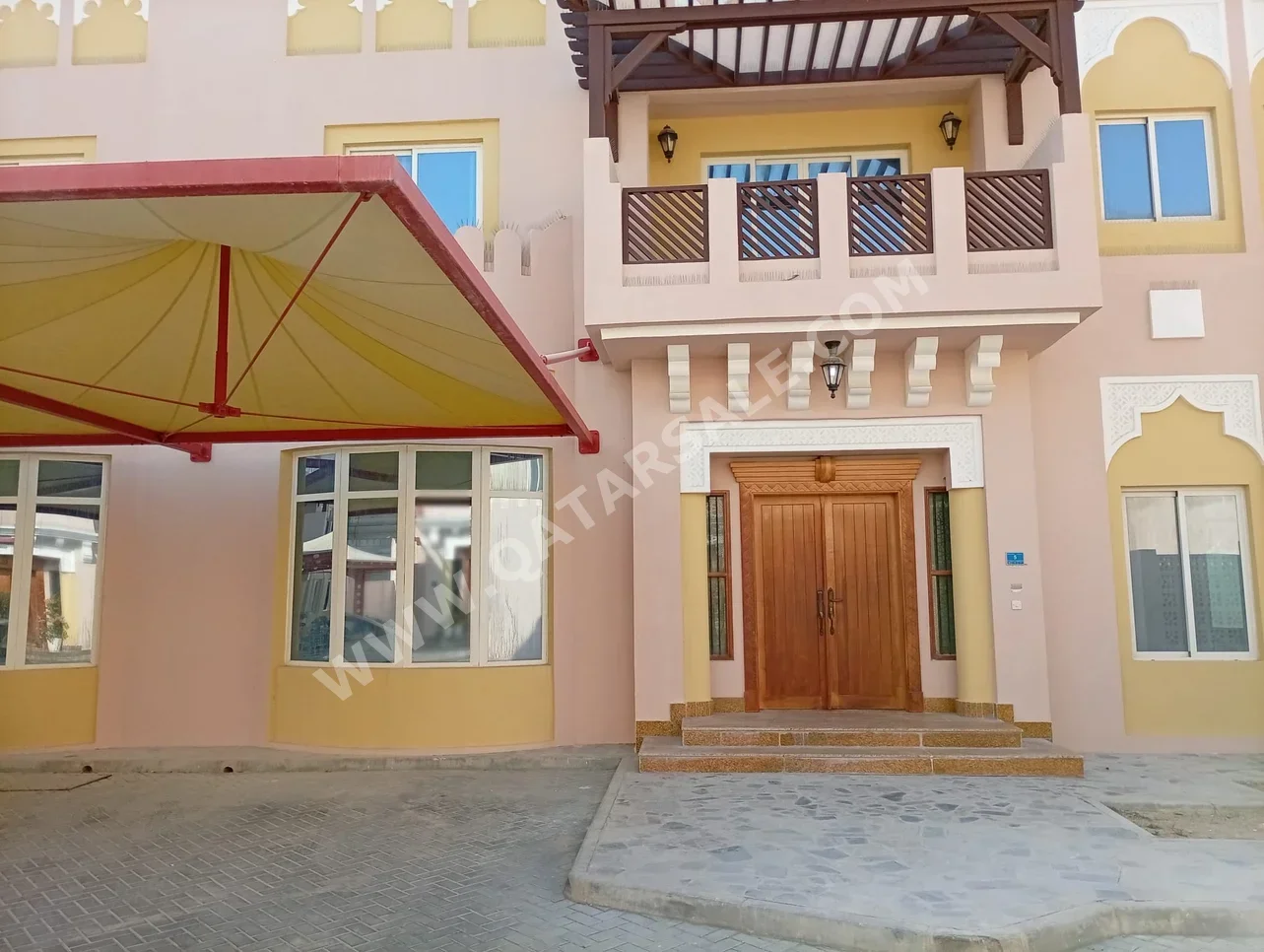 سكن عائلي  - نصف مفروشة  - الدوحة  - الخليج الغربي  - 4 غرف نوم