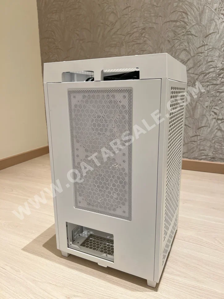 ملحقات اجهزة العاب الفيديو - أبيض