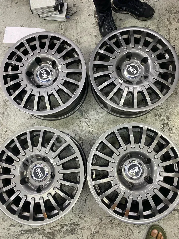 العجلات والجنوط (الرنقات) برايد صنع في إسبانيا \  4 مواسم  تشمل الرنق  17 ميليمتر  17"  مع ضمان