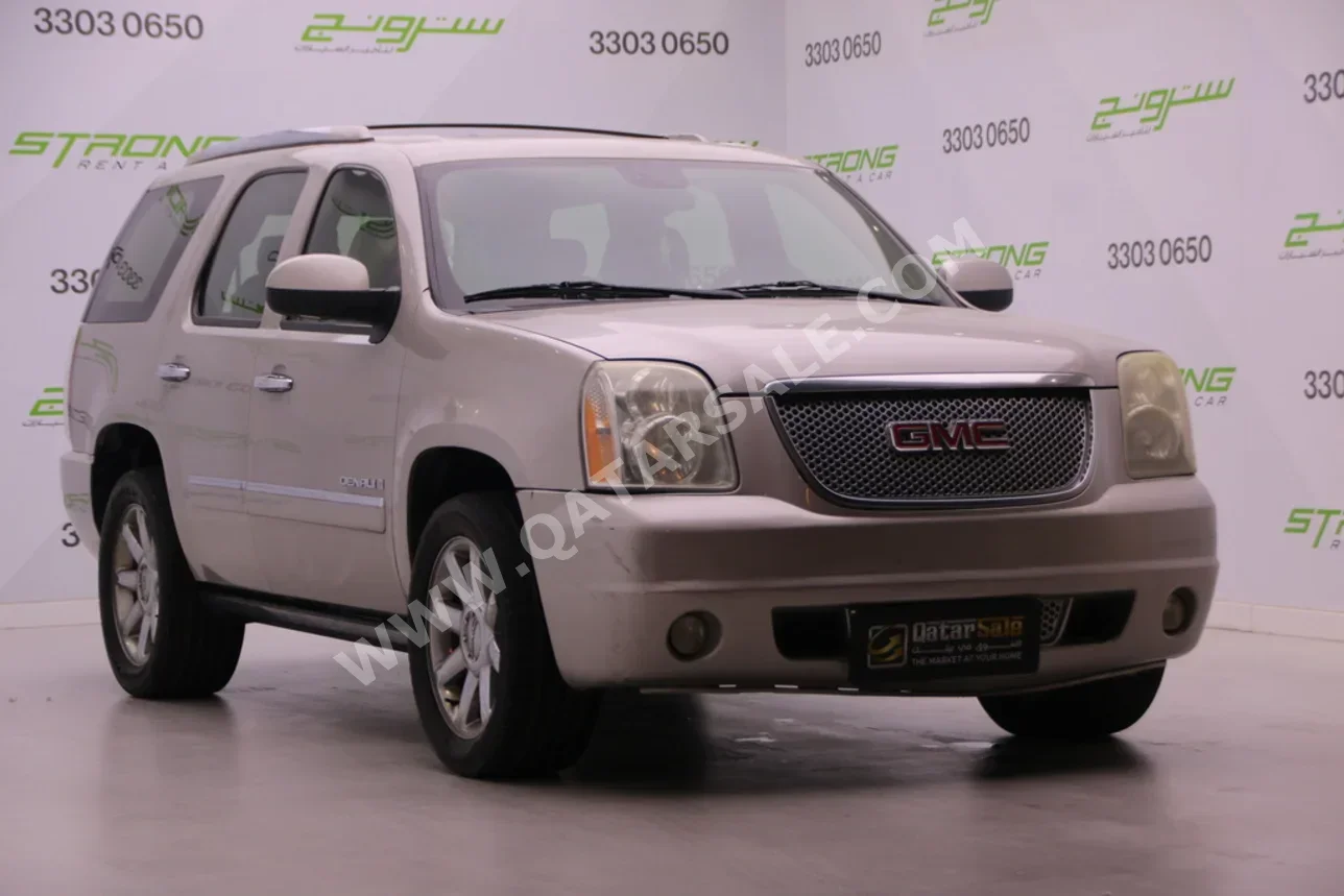 GMC Yukon Denali 2009 Automatic 140,000 Km 8 Cylinder Four Wheel Drive (4WD) SUV Gold