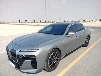 بي ام دبليو الفئة - السابعة 740 Li 2023 اوتوماتيك 50,500 كم 6 سلندر دفع خلفي سيدان رمادي تحت الضمان