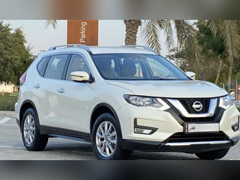 نيسان إكس - ترايل اس ال 2020 اوتوماتيك 99,000 كم 4 سلندر دفع رباعي اس يو في أبيض لؤلؤي