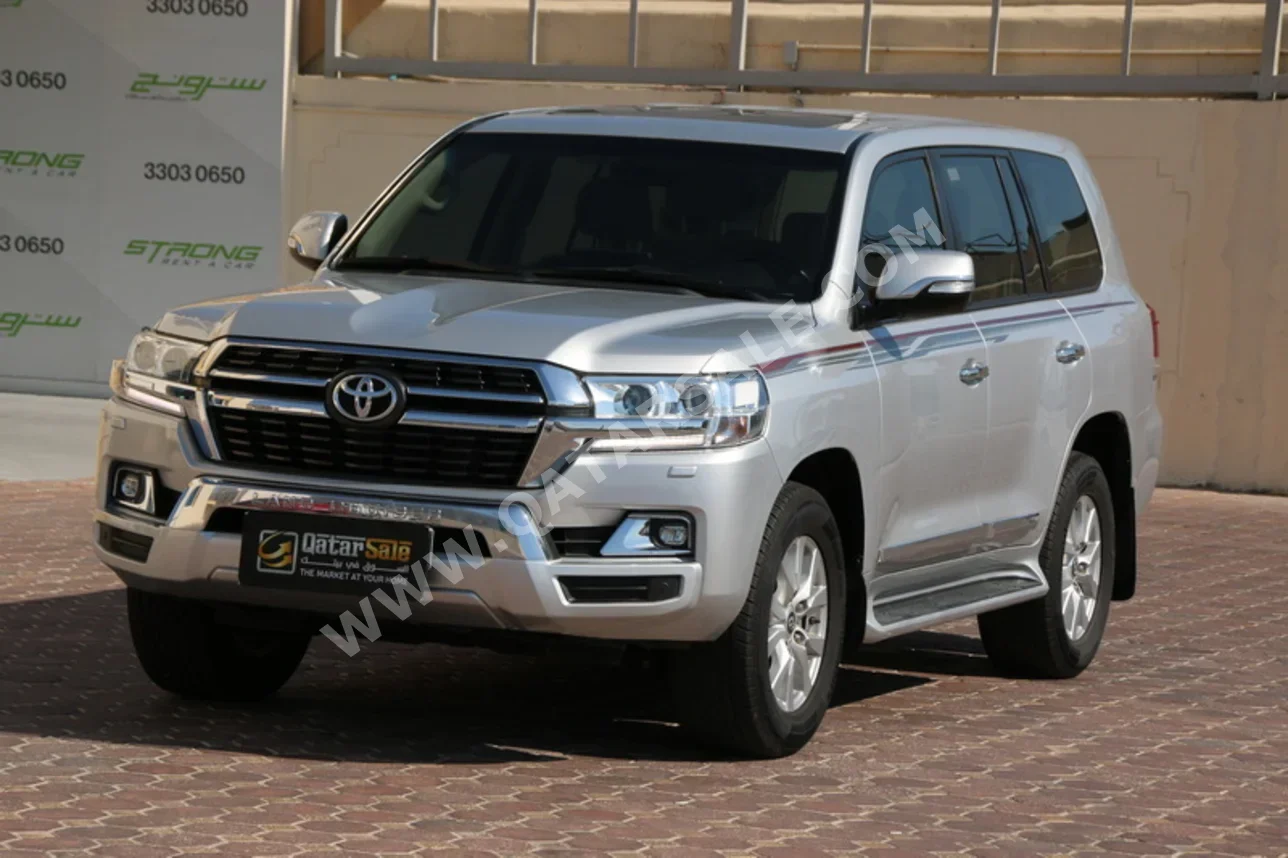 تويوتا  لاند كروزر  جي اكس ار  2021  اوتوماتيك  128,000 كم  8 سلندر  دفع رباعي  اس يو في  فضي