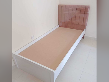 الأسّرة - فردي  - زهري  - متضمنة المرتبة