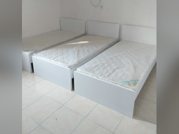 الأسّرة - فردي  - أبيض  - متضمنة المرتبة