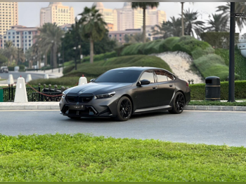 بي ام دبليو  الفئة - ام  5  2025  اوتوماتيك  4,000 كم  8 سلندر  دفع خلفي  سيدان  أسود  تحت الضمان