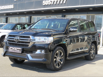 Toyota  Land Cruiser  VXR  2020  Automatic  92,000 Km  8 Cylinder  Four Wheel Drive (4WD)  SUV  Black