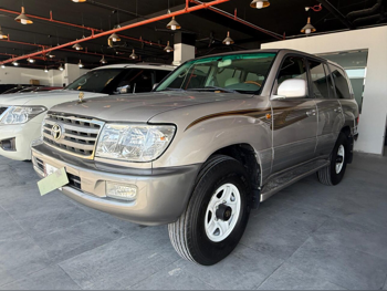 Toyota  Land Cruiser  VXR  2003  Manual  280,000 Km  8 Cylinder  Four Wheel Drive (4WD)  SUV  Gray