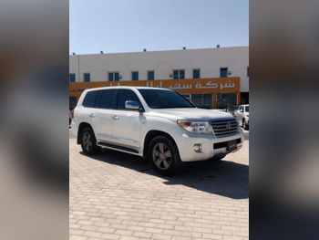Toyota  Land Cruiser  VXR  2015  Automatic  236,000 Km  8 Cylinder  Four Wheel Drive (4WD)  SUV  White