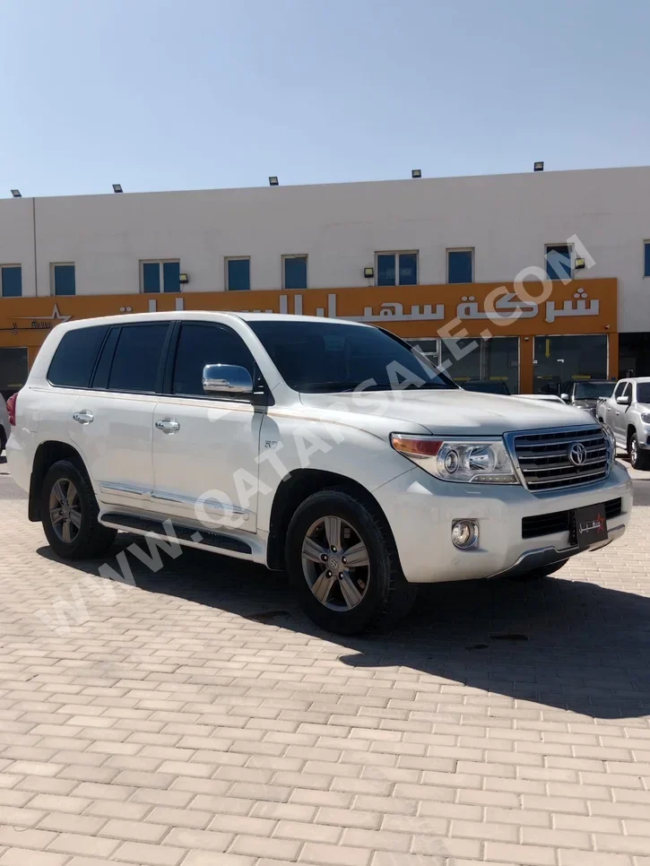 Toyota  Land Cruiser  VXR  2015  Automatic  236,000 Km  8 Cylinder  Four Wheel Drive (4WD)  SUV  White