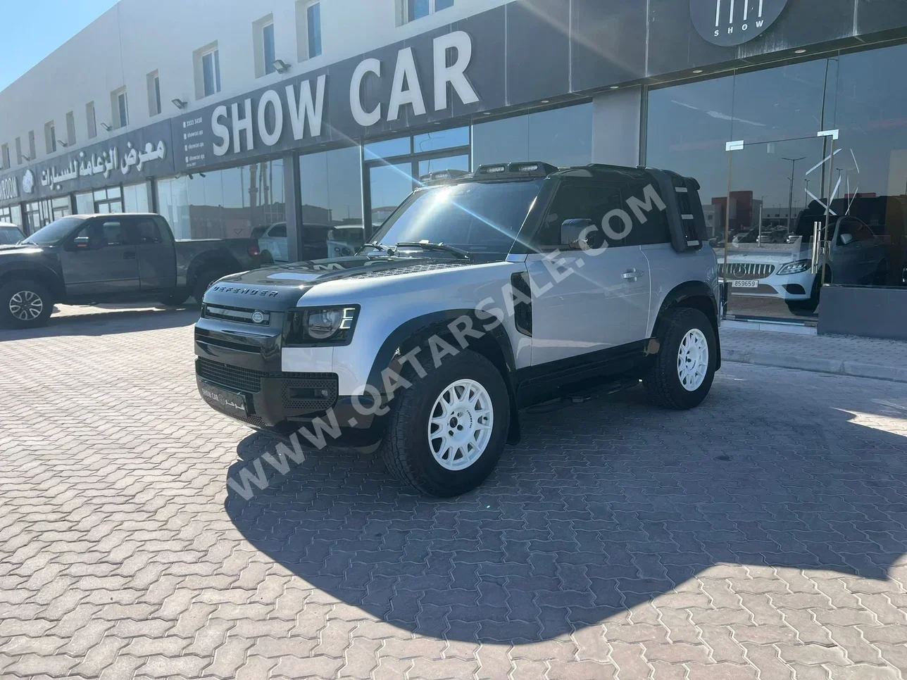 Land Rover  Defender  90  2021  Automatic  85,000 Km  6 Cylinder  Four Wheel Drive (4WD)  SUV  Silver and Black
