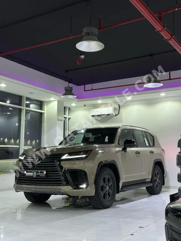 لكزس ال اكس 600 2025 اوتوماتيك 15,000 كم 6 سلندر دفع رباعي اس يو في بيج تحت الضمان