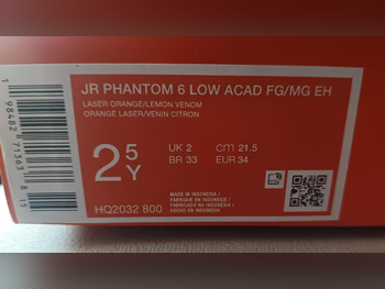 أحذية رياضية نايك \  كرة القدم  للأولاد  قياس 34