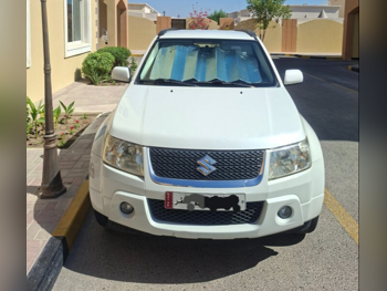 سوزوكي  فيتارا  2011  اوتوماتيك  56,000 كم  4 سلندر  دفع رباعي  اس يو في  أبيض