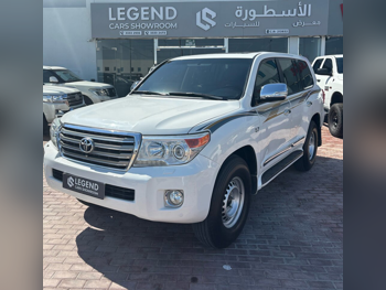 Toyota  Land Cruiser  VXR  2015  Automatic  304,297 Km  8 Cylinder  Four Wheel Drive (4WD)  SUV  White