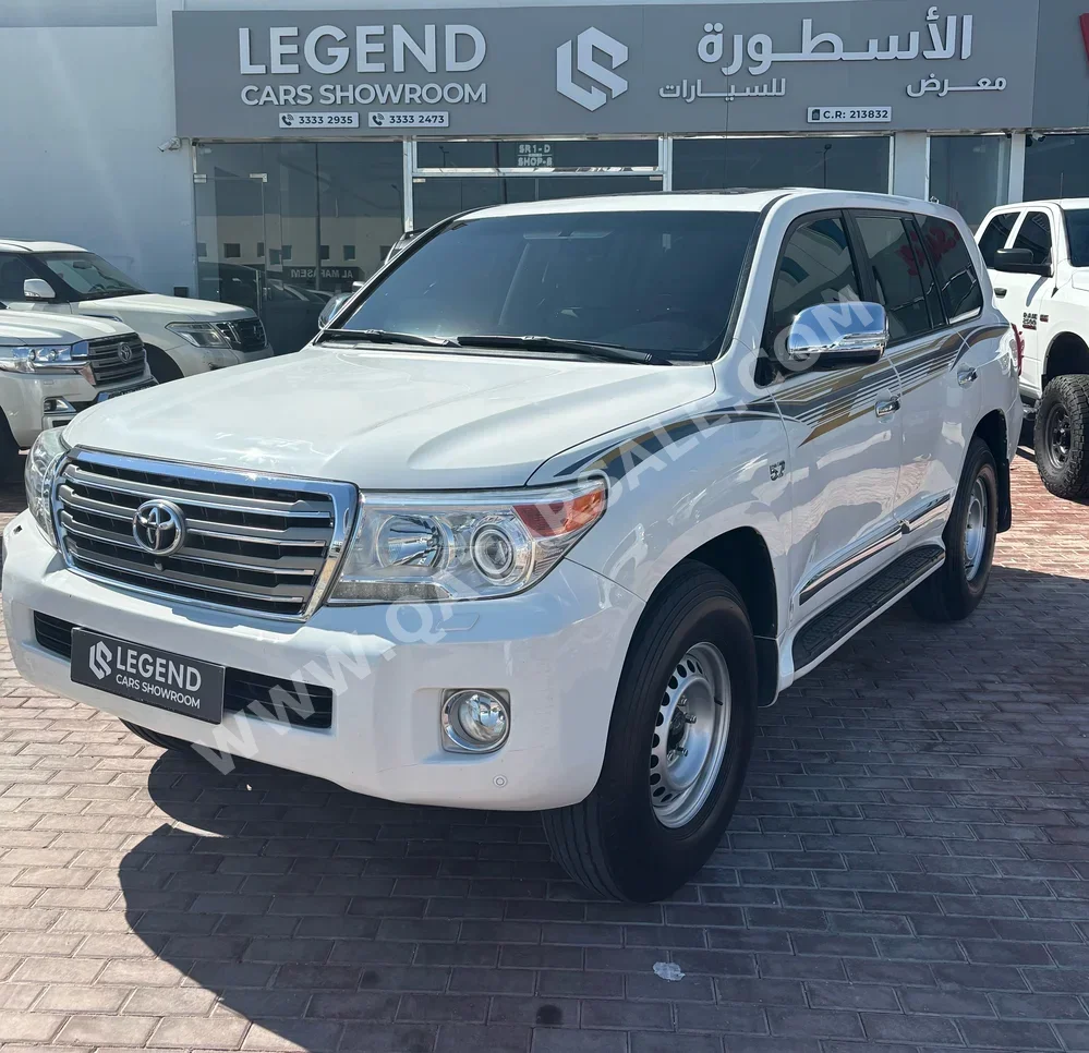 تويوتا لاند كروزر في اكس ار 2015 اوتوماتيك 304,297 كم 8 سلندر دفع رباعي اس يو في أبيض