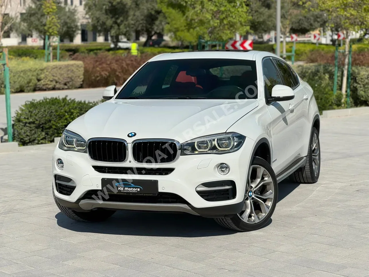 BMW  X-Series  X6  2015  Automatic  83,000 Km  6 Cylinder  Four Wheel Drive (4WD)  SUV  White