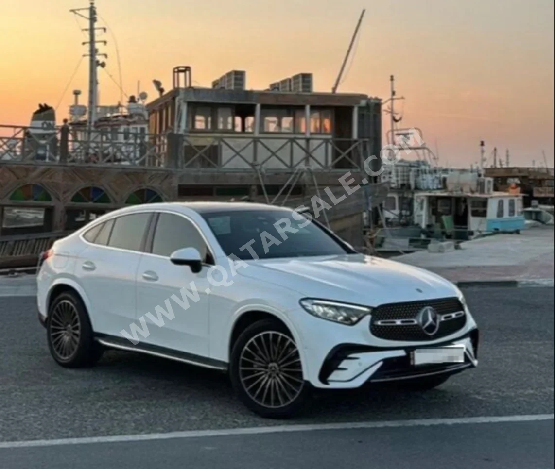 مرسيدس - بنز  جي ال سي  200  2024  اوتوماتيك  37,000 كم  4 سلندر  دفع رباعي  اس يو في  أبيض  تحت الضمان