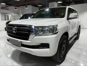 تويوتا  لاند كروزر  جي اكس  2017  اوتوماتيك  280,000 كم  6 سلندر  دفع رباعي  اس يو في  أبيض