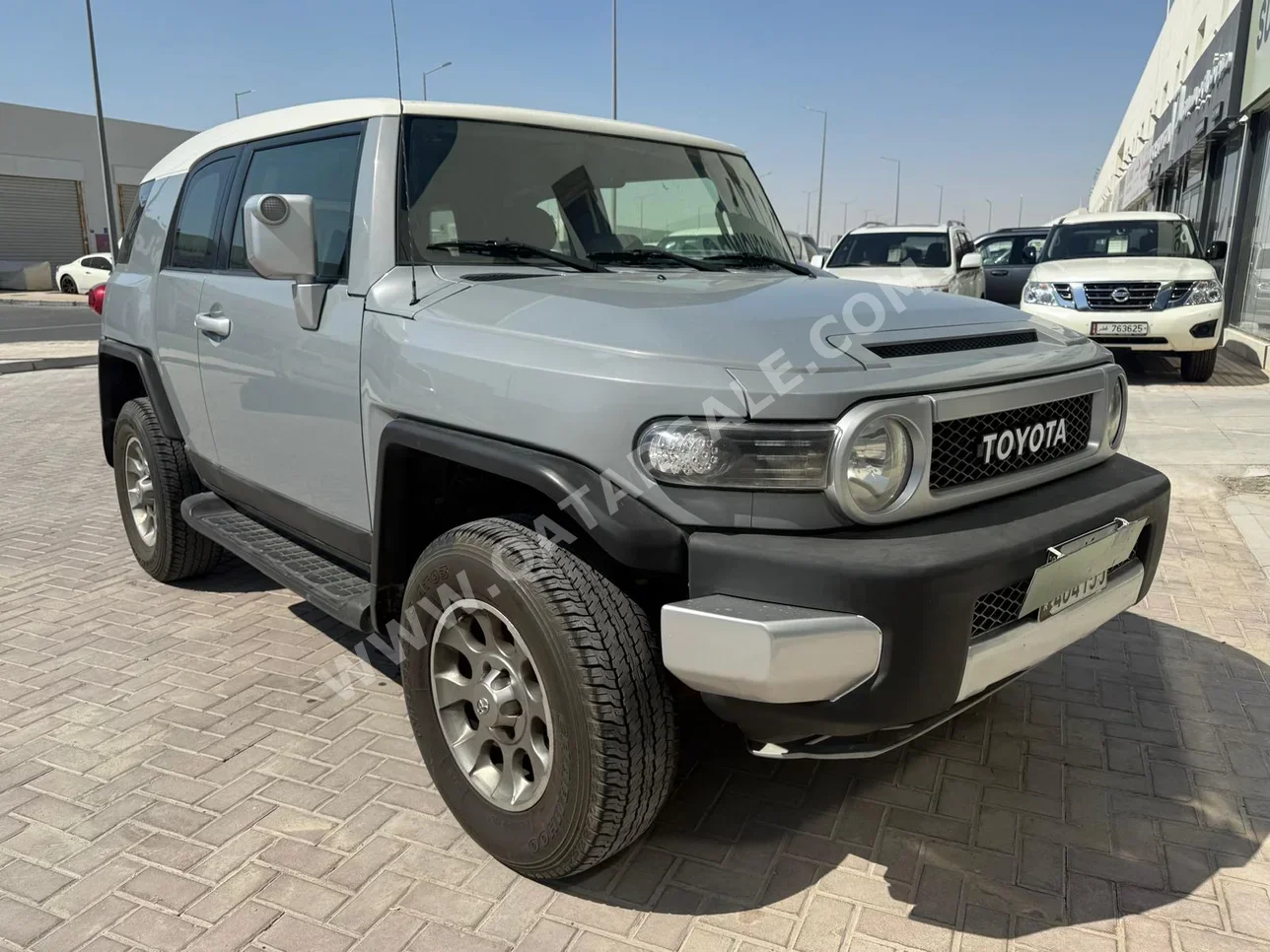 تويوتا  إف جي كروزر  2013  اوتوماتيك  360,000 كم  6 سلندر  دفع رباعي  اس يو في  رمادي
