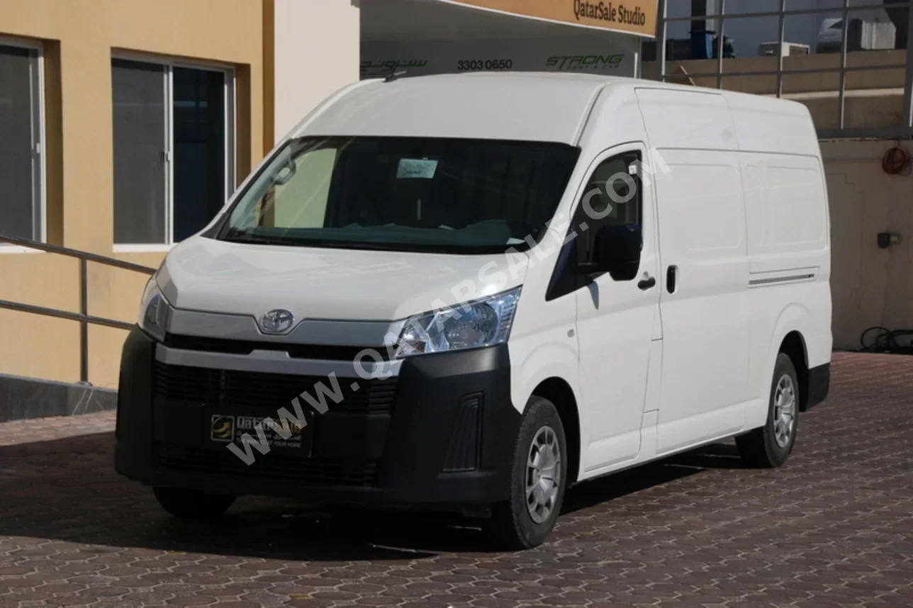 تويوتا هايس 2025 عادي 35,000 كم 4 سلندر دفع خلفي فان \ باص أبيض تحت الضمان