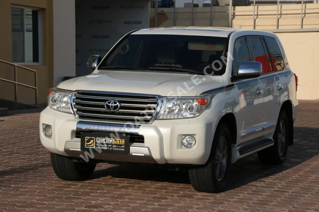 تويوتا  لاند كروزر  جي اكس ار  2015  اوتوماتيك  364,000 كم  8 سلندر  دفع رباعي  اس يو في  أبيض