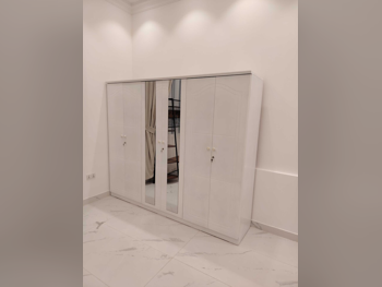 خزائن ودواليب الملابس والزينة - دوحة فيرنيتشر - خزائن - أبيض