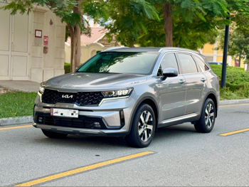 كيا  سورينتو  2023  اوتوماتيك  47,000 كم  6 سلندر  دفع رباعي  اس يو في  رمادي  تحت الضمان