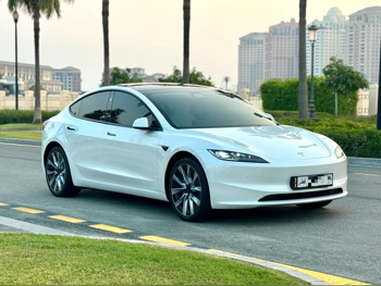 تسلا مودل 3 لونج راينج 2024 اوتوماتيك 29,000 كم 0 سلندر دفع كلي مستمر سيدان أبيض تحت الضمان